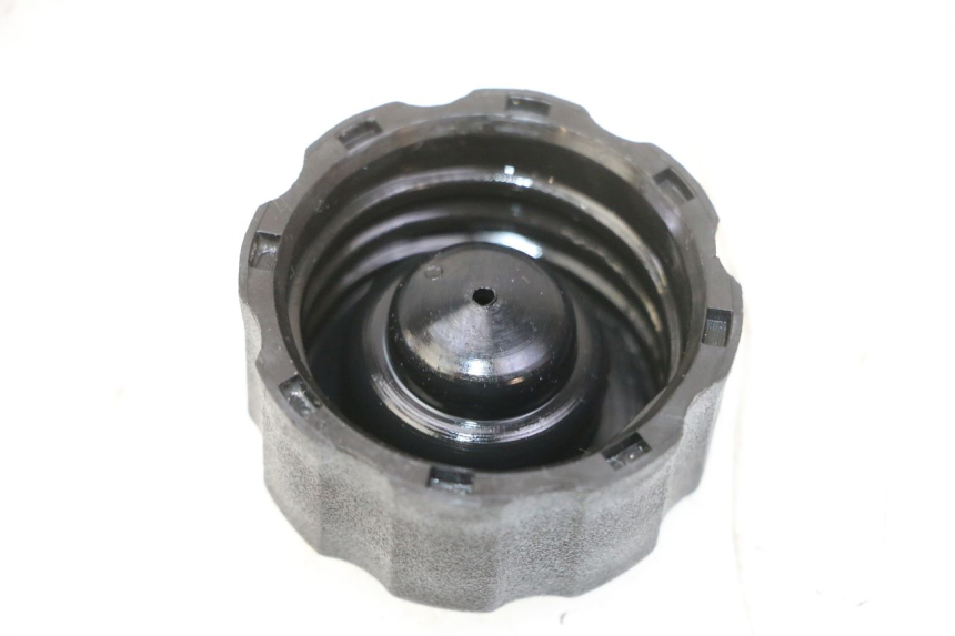 photo de BOUCHON RESERVOIR HUILE PEUGEOT ELYSTAR 50 (2002 - 2014)