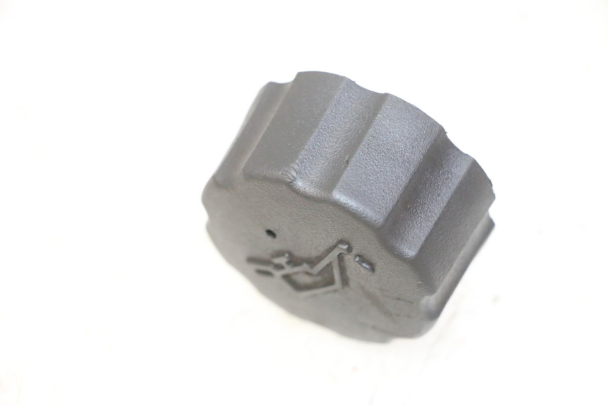 photo de BOUCHON RESERVOIR HUILE PEUGEOT ELYSTAR 50 (2002 - 2014)