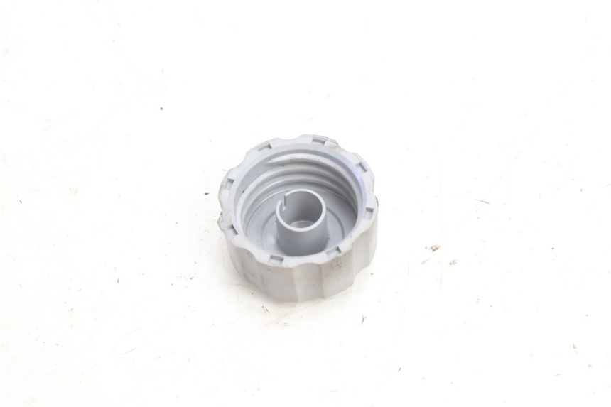 photo de BOUCHON RESERVOIR HUILE HONDA FES PANTHEON 2T 125 (1998 - 2002) - Détail de la pièce