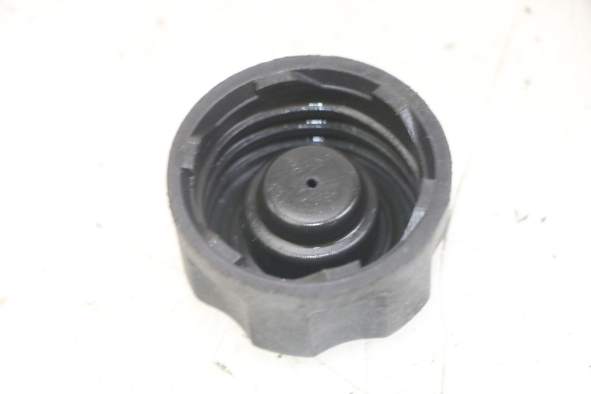 photo de BOUCHON RESERVOIR HUILE PEUGEOT JET FORCE CARBU 50 (2003 - 2016)