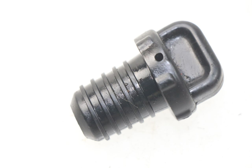 photo de BOUCHON RESERVOIR HUILE PEUGEOT KISBEE 2T 50 (2010 - 2017)