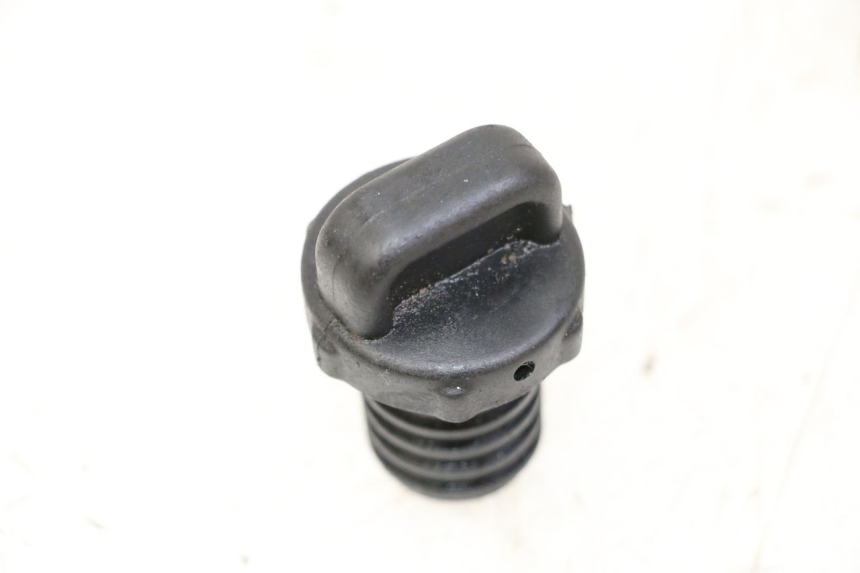 photo de BOUCHON RESERVOIR HUILE PEUGEOT KISBEE 2T 50 (2010 - 2017)