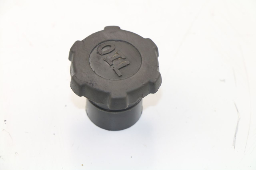photo de BOUCHON RESERVOIR HUILE PIAGGIO LIBERTY 2T 50 (2009 - 2013)