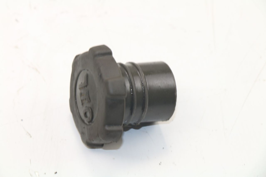 photo de BOUCHON RESERVOIR HUILE PIAGGIO LIBERTY 2T 50 (2009 - 2013)