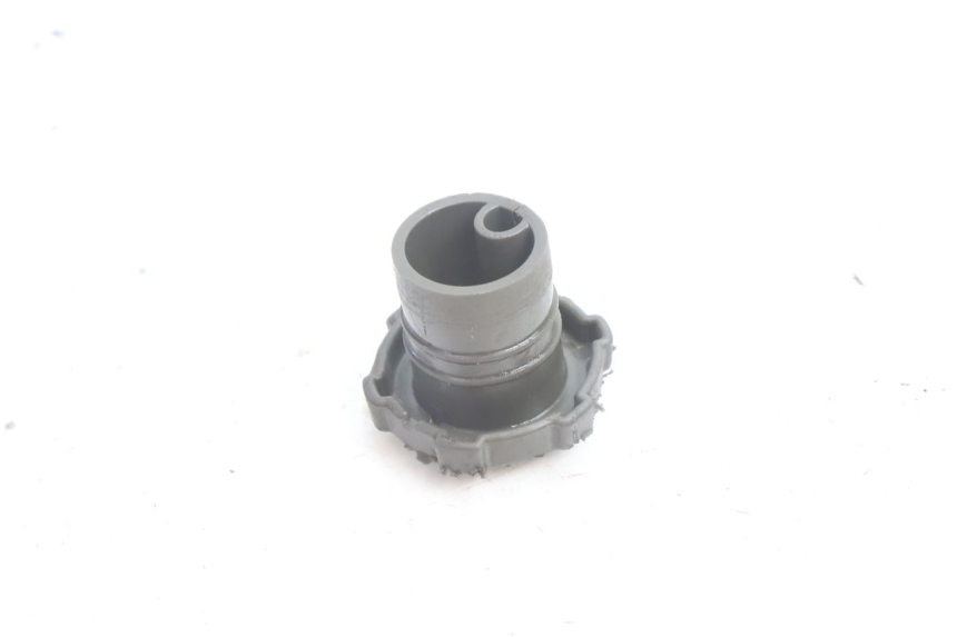 photo de BOUCHON RESERVOIR HUILE GILERA RUNNER SP 50 (2002 - 2004) - Autre angle de vue