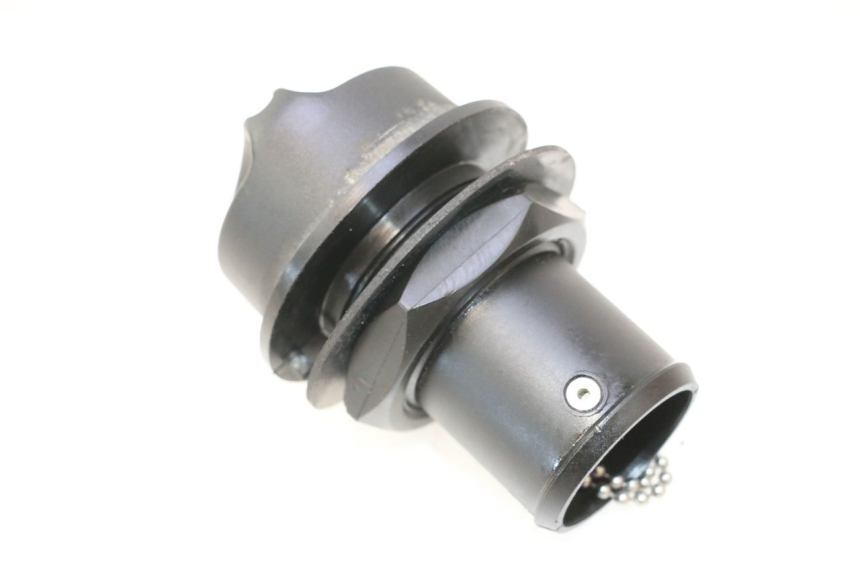 photo de BOUCHON RESERVOIR HUILE YAMAHA WAVE RUNNER GP R 1200 (2000 - 2003) - Détail de la pièce