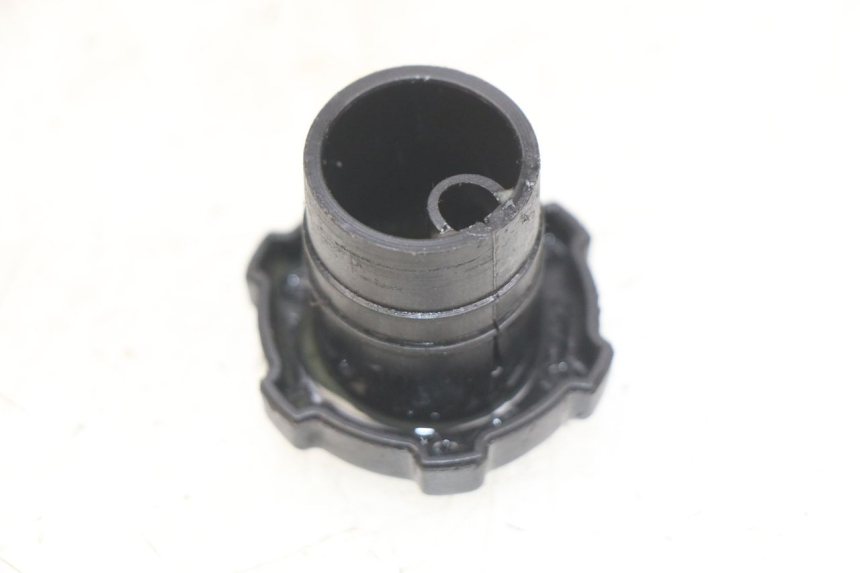 photo de BOUCHON RESERVOIR HUILE PIAGGIO ZIP 2T 50 (2009 - 2019)