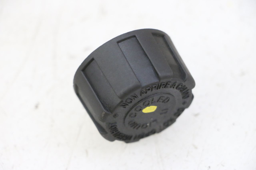 photo de BOUCHON VASE EXPANSION PIAGGIO MP3 HPE 310 (2024 - 2025)