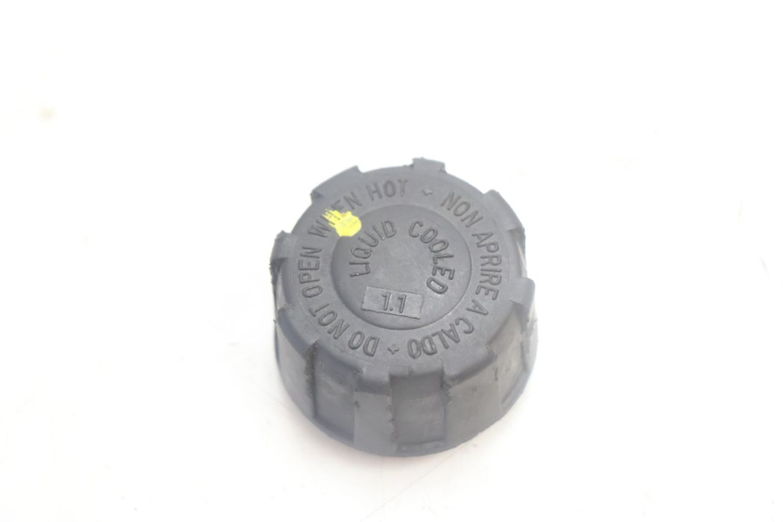 photo de BOUCHON VASE EXPANSION PIAGGIO MP3 500 (2016 - 2018) - Vue principale