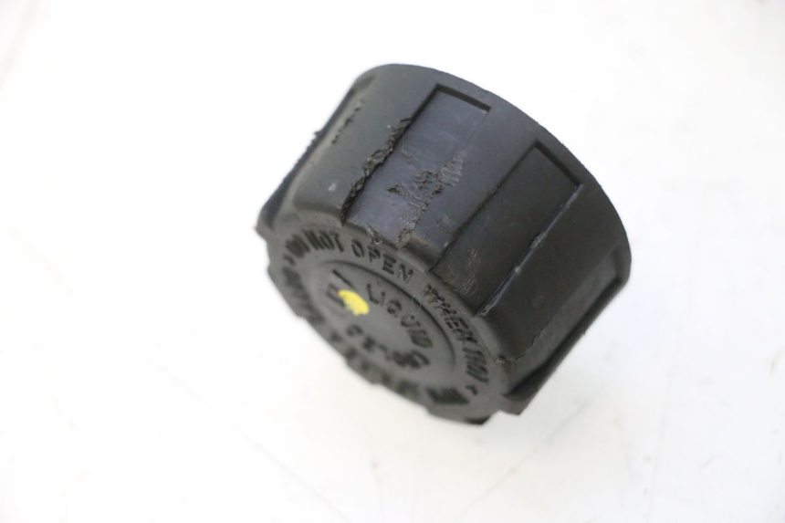 photo de BOUCHON VASE EXPANSION PIAGGIO MP3 500 (2011 - 2015) - Détail de la pièce