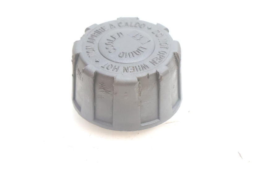photo de BOUCHON VASE EXPANSION PIAGGIO MP3 500 (2016 - 2018) - Autre angle de vue