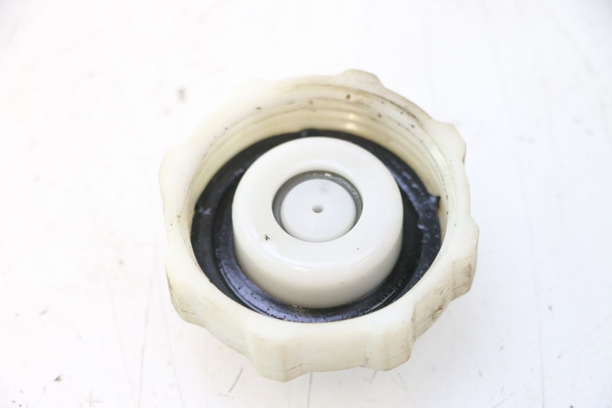photo de BOUCHON VASE EXPANSION PEUGEOT SPEEDFIGHT LC 50 (1996 - 2002) - Détail de la pièce