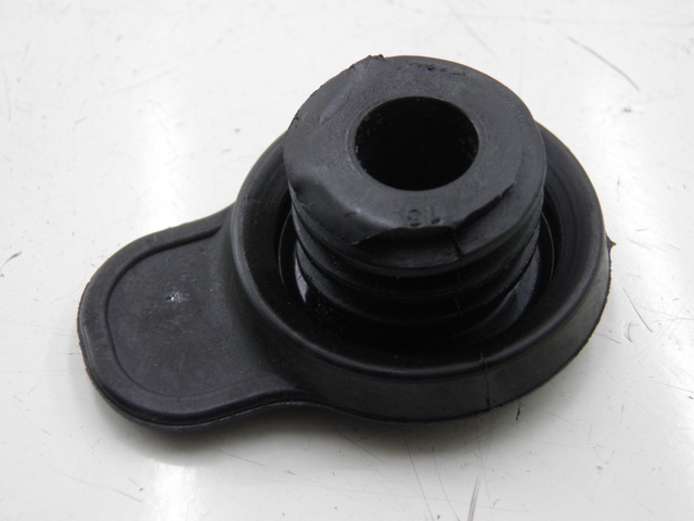 photo de BOUCHON VASE EXPANSION YAMAHA X-MAX XMAX 125 (2010 - 2014)