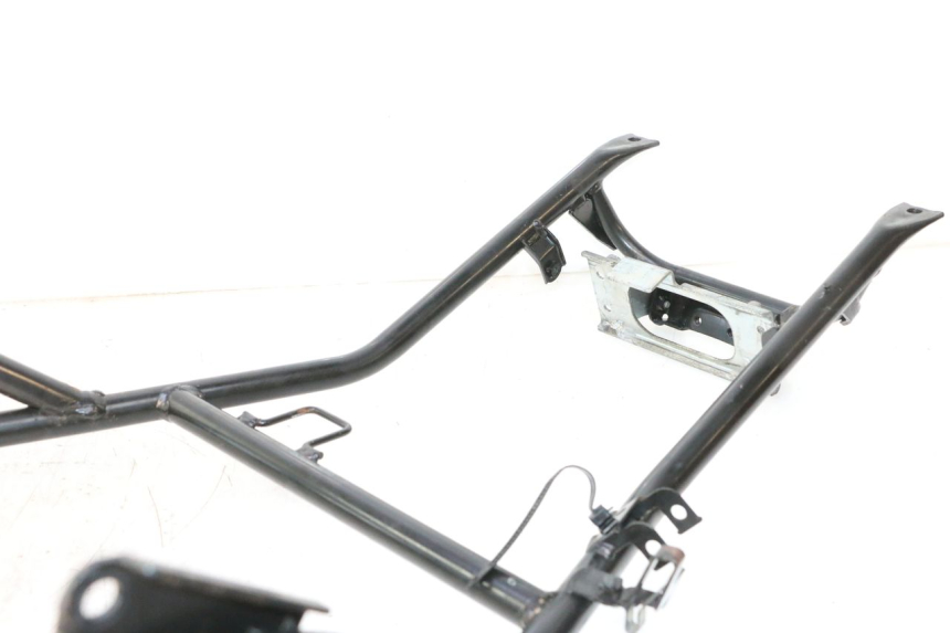 photo de BOUCLE CADRE ARRIERE SUZUKI BURGMAN EXECUTIVE ABS 650 (2006 - 2012) - Zoom état d’usage