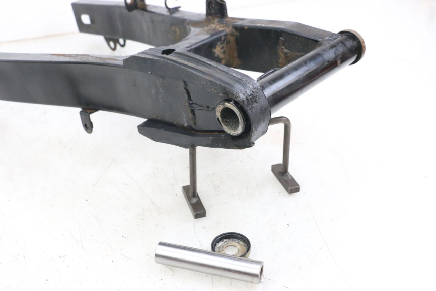 photo de Swingarm HYOSUNG GV AQUILA 125 (2000 - 2004) - Détail de la pièce