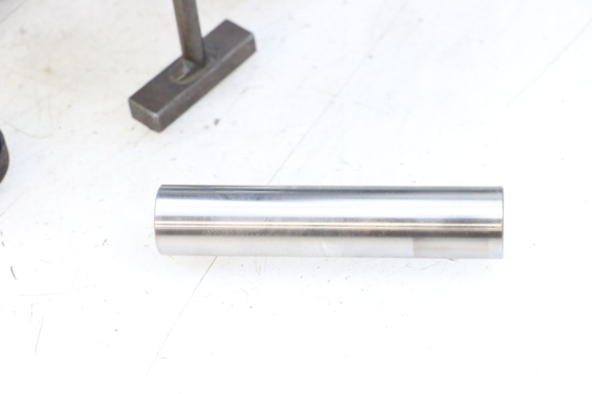 photo de Swingarm HYOSUNG GV AQUILA 125 (2000 - 2004) - Vue d’ensemble