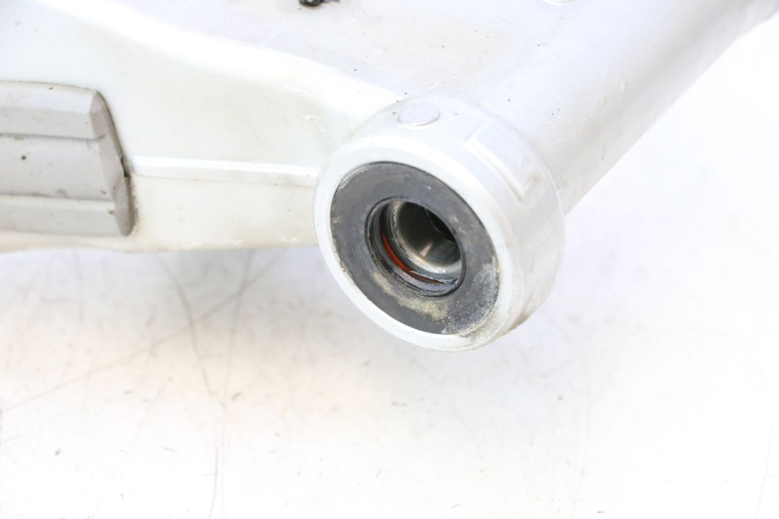 photo de BRAS OSCILLANT YAMAHA FJR 1300 (2001 - 2005) - Marquages et références