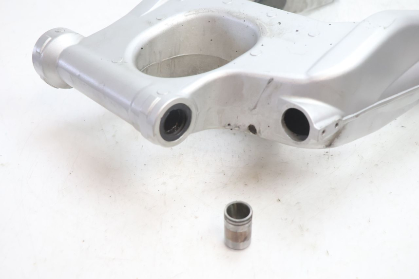 photo de BRAS OSCILLANT YAMAHA FJR 1300 (2001 - 2005) - Détail de la pièce