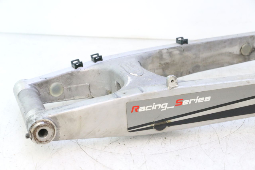 photo de BRAS OSCILLANT RIEJU MRT PRO SUPERMOTARD 50 (2007 - 2018) - Gros plan technique