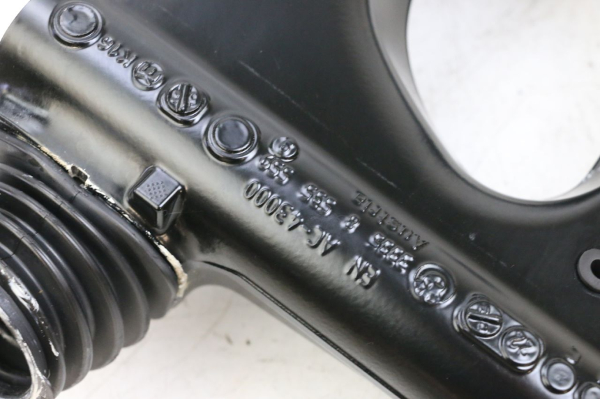 photo de BRAS OSCILLANT BMW R GS 1250 (2021 - 2024) - Gros plan technique