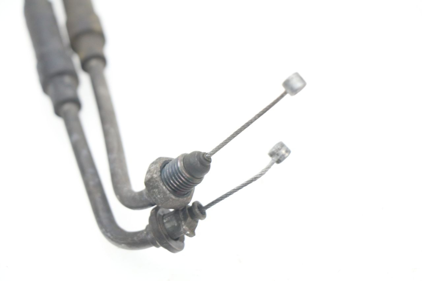 photo de CABLE ACCELERATEUR PIAGGIO BEVERLY 500 (2003 - 2007) - Gros plan technique