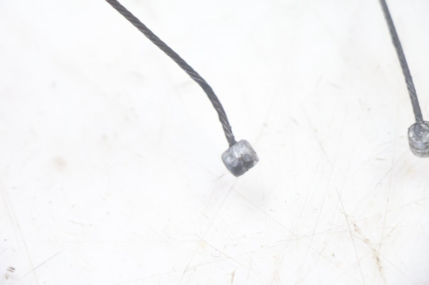 photo de CABLE ACCELERATEUR SUZUKI DR S 600 (1985 - 1989) - Points de fixation