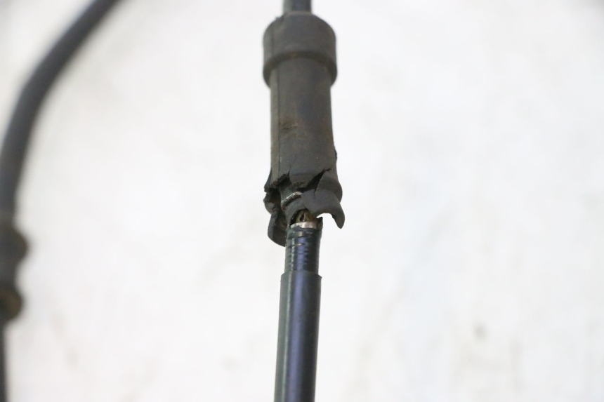 photo de CÂBLE ACCELERATEUR GILERA GP 800 (2007 - 2013) - Gros plan technique