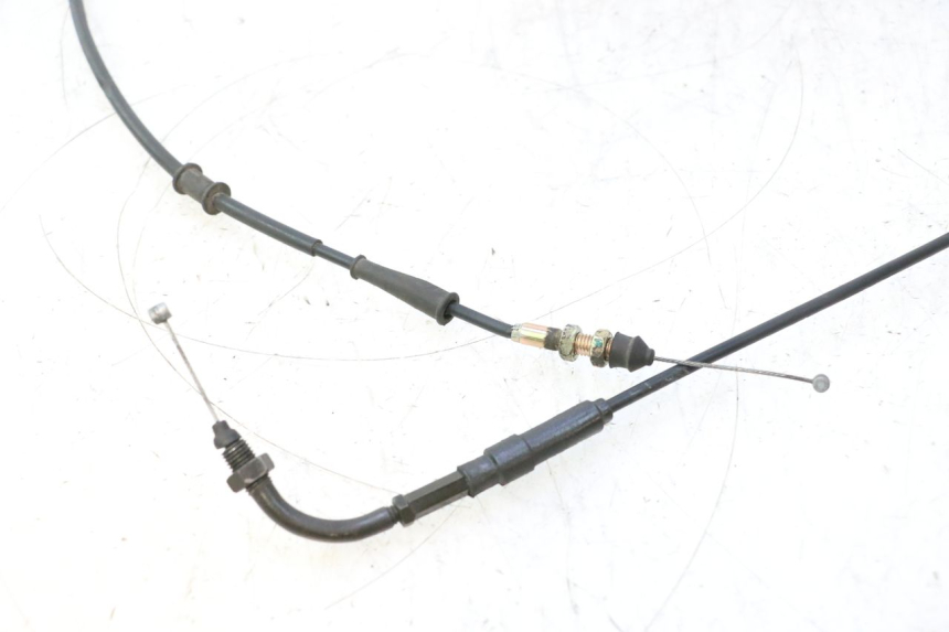 photo de CÂBLE ACCELERATEUR PEUGEOT TWEET 4T 50 (2018 - 2022) - Gros plan technique
