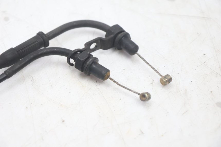 photo de CÂBLE D'ACCELERATEUR YAMAHA XMAX X-MAX 125 (2006 - 2009) - Autre angle de vue