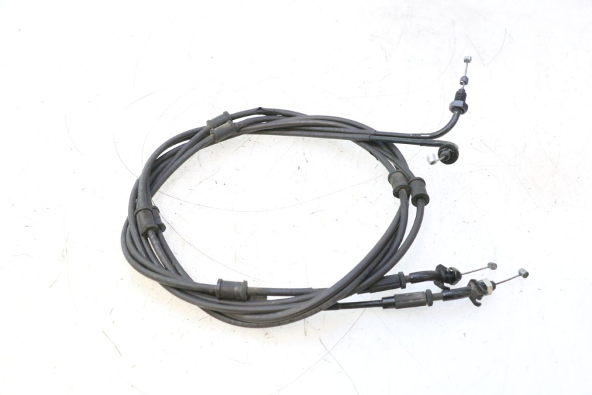 photo de CABLE ACCELERATEUR PIAGGIO ZIP IGET 4T 50 (2021 - 2023) - Gros plan technique