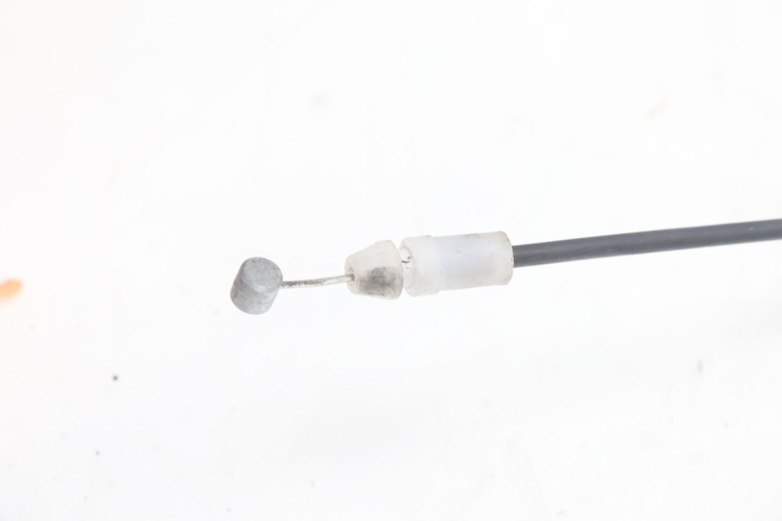 photo de CABLE OUVERTURE SELLE YAMAHA N-MAX NMAX 125 (2021 - 2024) - Gros plan technique