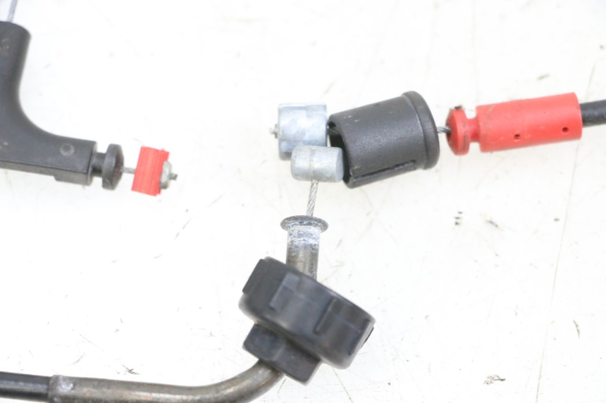 photo de CÂBLE D'OUVERTURE DE SELLE YAMAHA XMAX X-MAX 125 (2006 - 2009) - Points de fixation