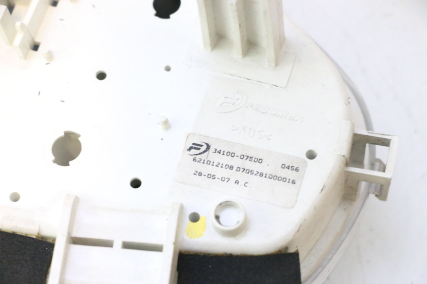 photo de CABOCHON COMPTEUR SUZUKI BURGMAN 125 (2007 - 2014) - Détails caractéristiques