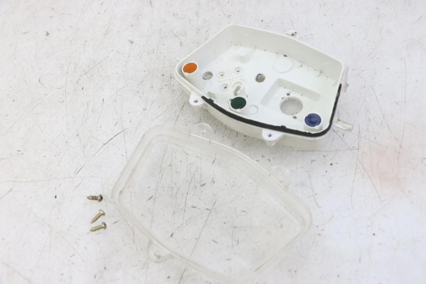 photo de CABOCHON COMPTEUR PEUGEOT KISBEE 4T 50 (2018 - 2022) - État de surface