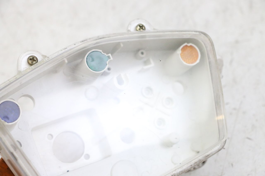 photo de CABOCHON COMPTEUR PEUGEOT KISBEE 4T 50 (2018 - 2022) - Détail de la pièce