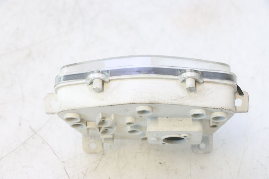 photo de CABOCHON COMPTEUR PEUGEOT KISBEE 4T 50 (2018 - 2022) - Vue d’ensemble