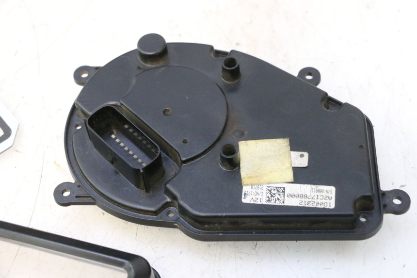 photo de CABOCHON COMPTEUR PIAGGIO NRG POWER PUREJET 50 (2018 - 2021) - Détails caractéristiques