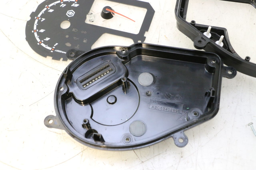 photo de CABOCHON COMPTEUR PIAGGIO NRG POWER PUREJET 50 (2018 - 2021) - Photo complémentaire
