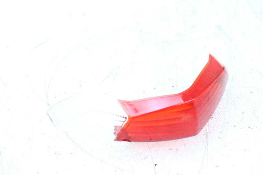 photo de CABOCHON FEU ARRIERE PEUGEOT KISBEE 4T 50 (2018 - 2022) - Points de fixation