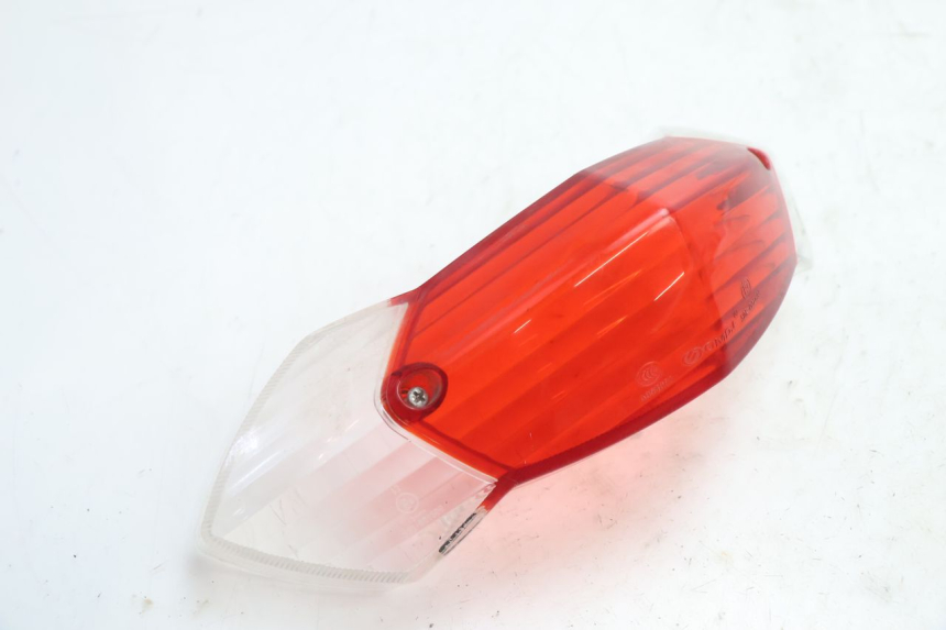 photo de CABOCHON FEU ARRIERE PEUGEOT KISBEE 4T 50 (2010 - 2017) - Détail de la pièce