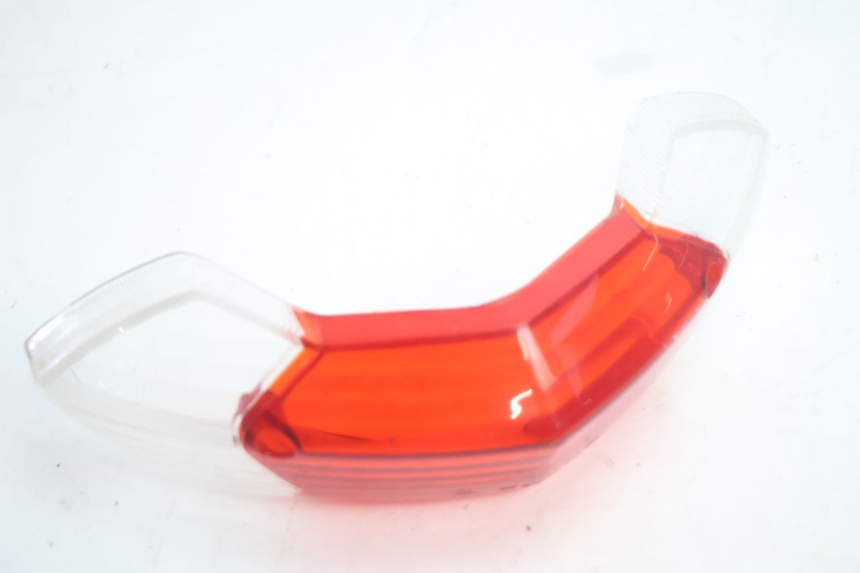 photo de CABOCHON FEU ARRIERE PEUGEOT KISBEE 4T 50 (2010 - 2017) - État de surface