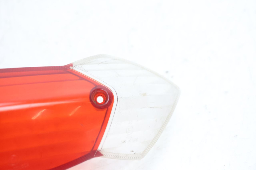 photo de CABOCHON FEU ARRIERE PEUGEOT KISBEE 4T 50 (2010 - 2017) - Zoom état d’usage