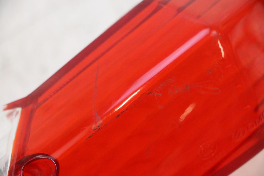 photo de CABOCHON FEU ARRIERE PEUGEOT KISBEE 4T 50 (2018 - 2022) - Autre angle de vue