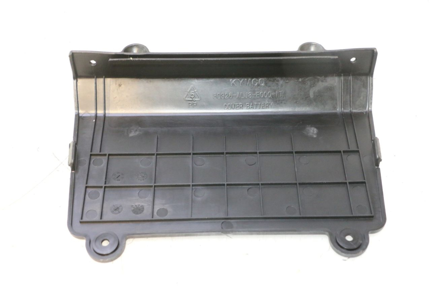 photo de CACHE BATTERIE KYMCO AGILITY CITY 16P 125 (2015 - 2024) - Autre angle de vue