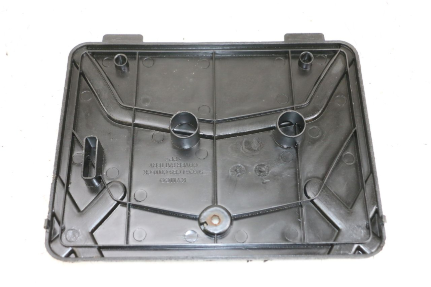 photo de CACHE BATTERIE KYMCO AGILITY PREMIUM 50 (2007 - 2010) - Détail de la pièce
