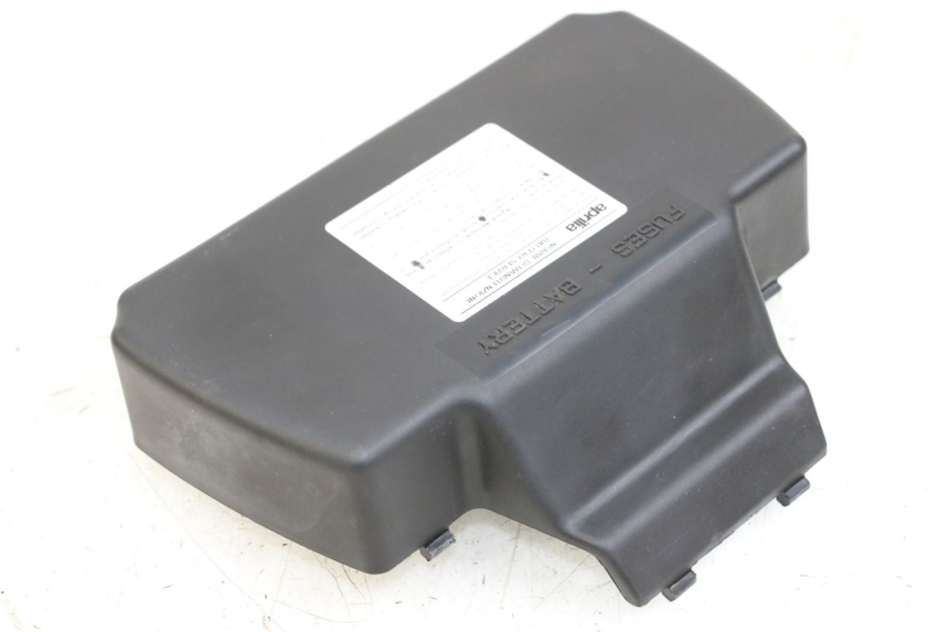 photo de CACHE BATTERIE APRILIA SCARABEO 100 (2003 - 2012)