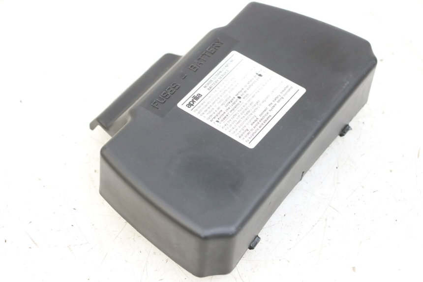 photo de CACHE BATTERIE APRILIA SCARABEO 100 (2003 - 2012)