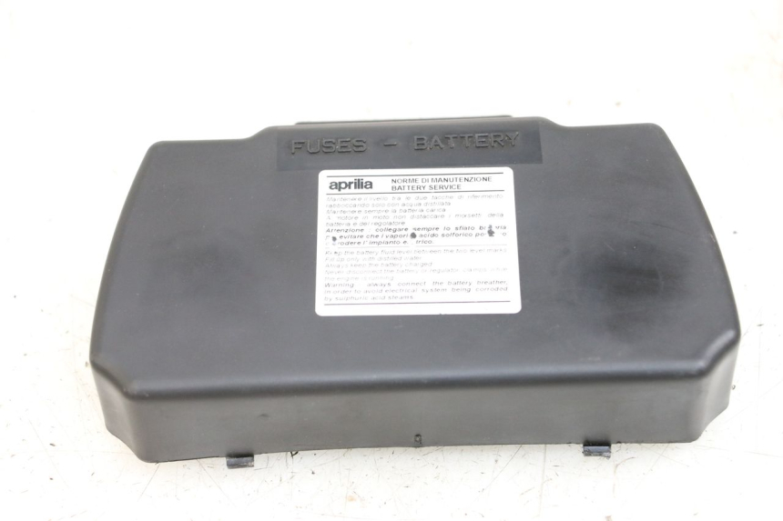 photo de CACHE BATTERIE APRILIA SCARABEO 100 (2003 - 2012)