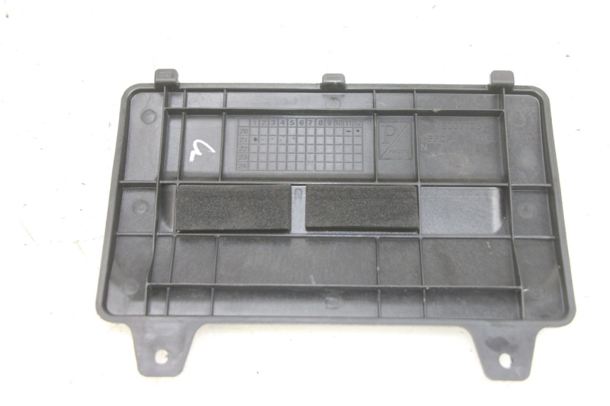 photo de CACHE BATTERIE APRILIA SXR 50 (2021 - 2023)