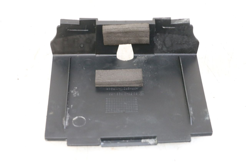 photo de CACHE BATTERIE BMW C1 125 (2000 - 2003) - Autre angle de vue